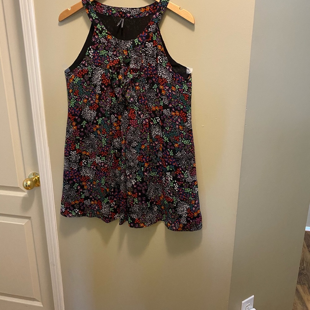 Tops - Picture 1 of 3